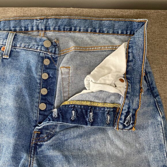 Levi's 501 Original Fit Men's 34 x 32 Mid Rise Blue Distressed Casual Pants - Picture 4 of 15